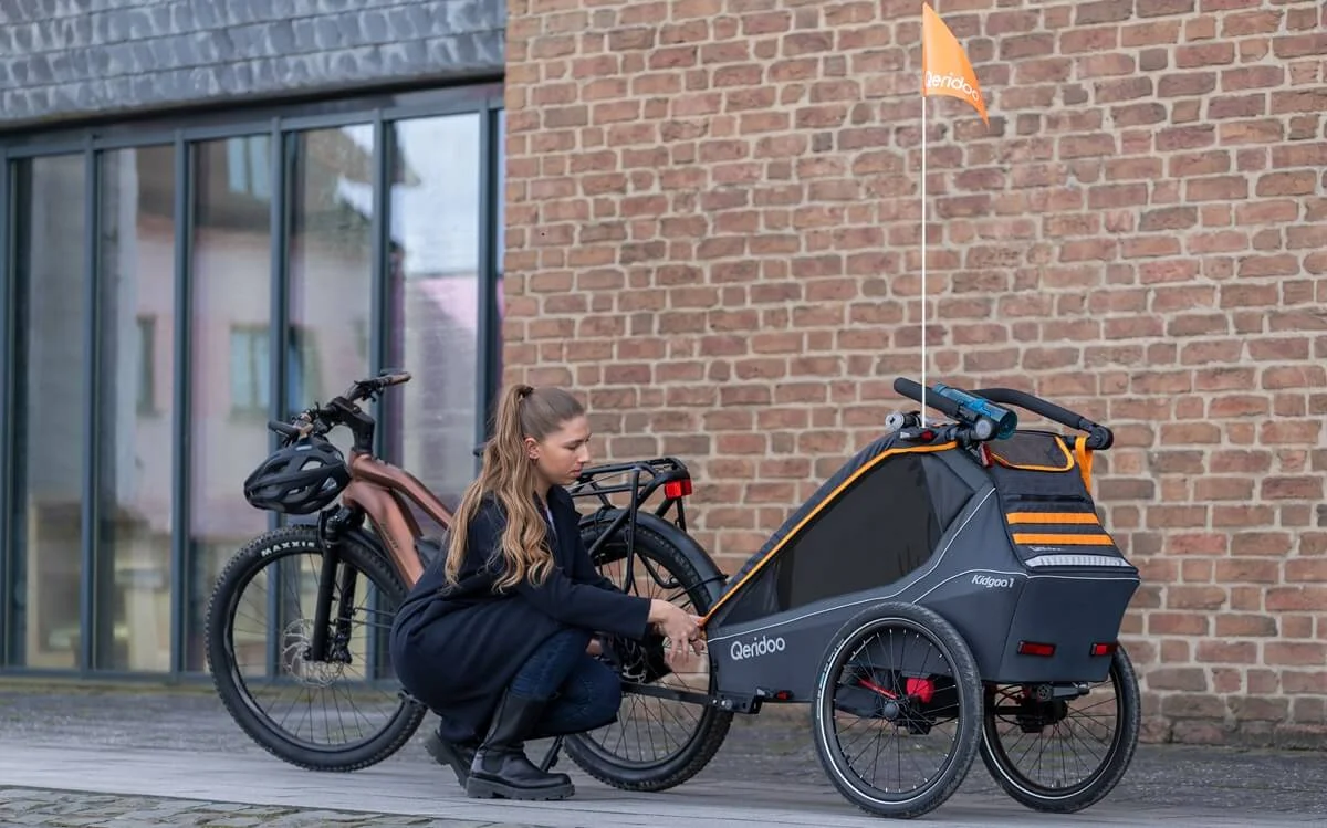 Regelmäßige Kontrolle und Reinigung des Fahrradanhängers