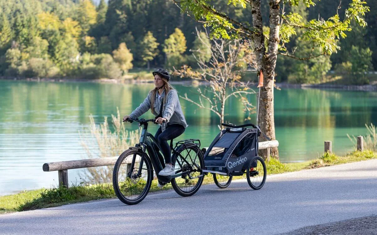 Bild Radfahren bei 30 Grad mit Qeridoo Fahrradanhänger