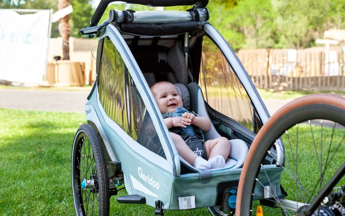 Fahrradanhänger mit Liegefunktion und verstellbarer Rückenlehne