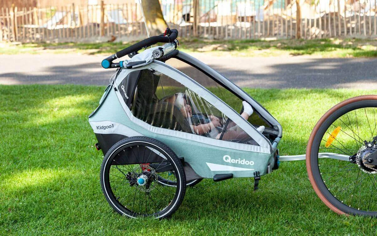 Ergonomische Liegeposition im Fahrradanhänger mit Hängematte und Babyschale