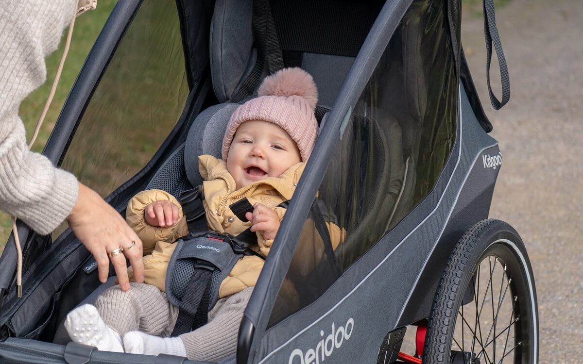 Babyhängematte im Kinderanhänger-Jogger